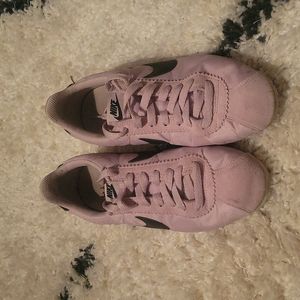 Classic Nike Women's 8